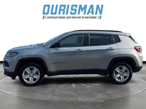 Used 2022 Jeep Compass Latitude w/ Convenience Group AWD/4WD image 3
