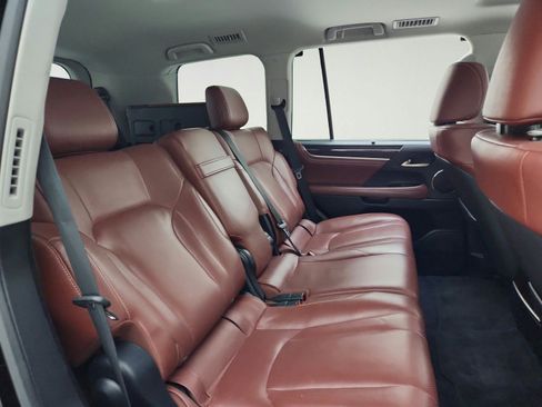Used 2016 Lexus LX 570 4WD w/ Luxury Package image 29