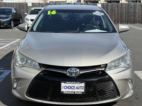 Used 2016 Toyota Camry SE image 2