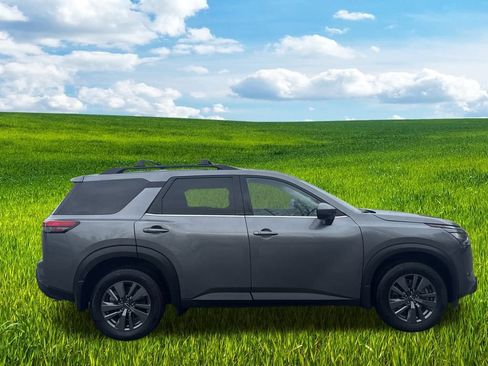 Used 2024 Nissan Pathfinder SV image 14