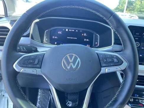 Used 2025 Volkswagen Taos SEL AWD/4WD image 11