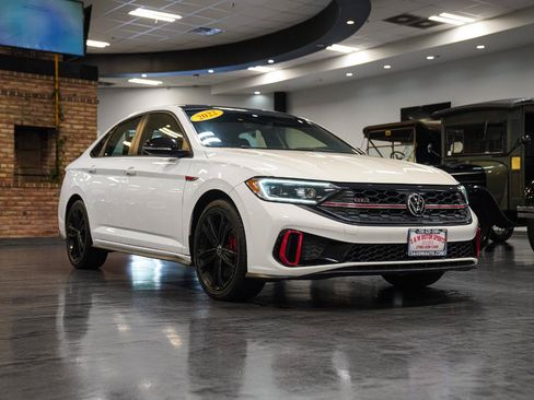 Used 2022 Volkswagen Jetta GLI Autobahn w/ GLI Black Package FWD image 5