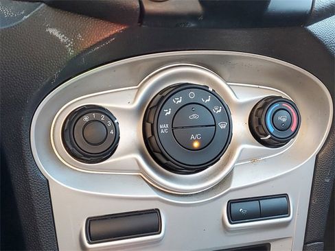 Used 2017 Ford Fiesta SE image 22