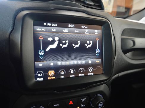 Used 2023 Jeep Renegade Latitude AWD/4WD image 39