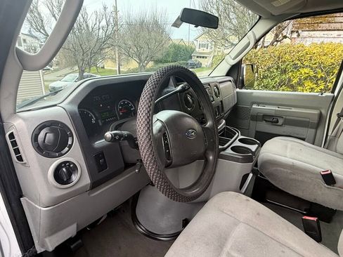 Used 2011 Ford E-350 and Econoline 350 XLT image 8