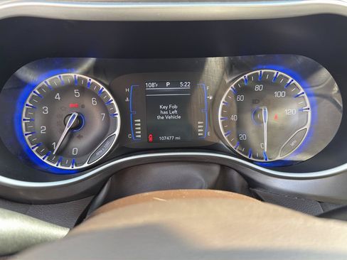 Used 2017 Chrysler Pacifica Touring-L FWD image 14