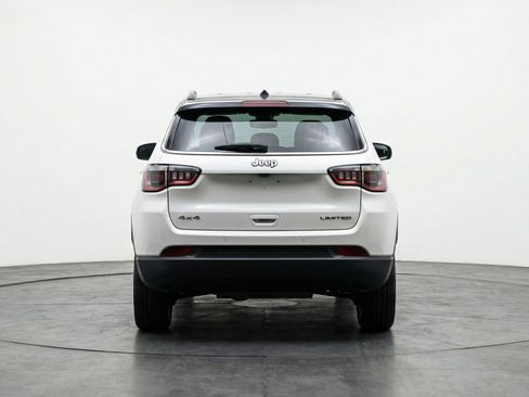 Used 2025 Jeep Compass Limited image 7