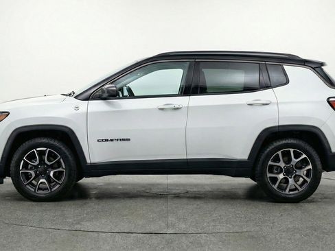Used 2025 Jeep Compass Trailhawk AWD/4WD image 5