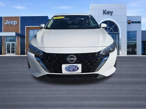 Used 2024 Nissan Sentra SV FWD image 2