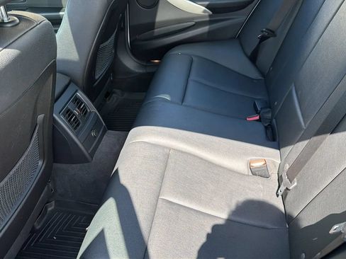 Used 2018 BMW 320i xDrive Sedan w/ Convenience Package AWD/4WD image 25