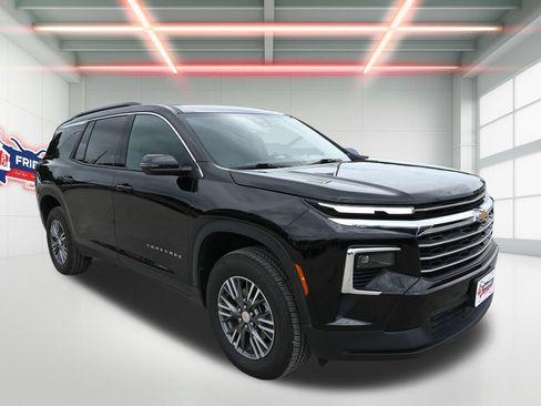 Used 2025 Chevrolet Traverse LT FWD image 4
