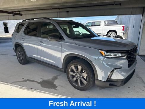 Used 2023 Honda Pilot Sport image 16