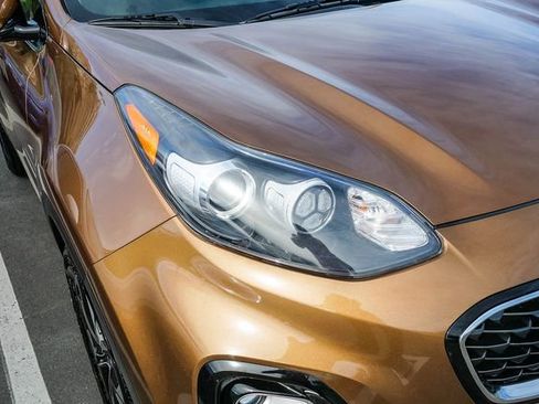 Used 2021 Kia Sportage EX w/ EX Technology Package FWD image 3