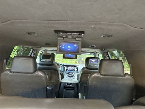 Used 2017 Cadillac Escalade ESV Platinum AWD/4WD image 44