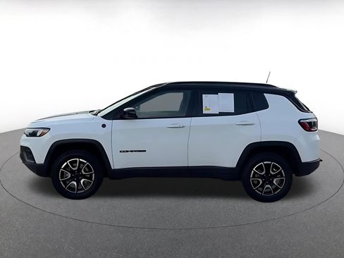 Used 2025 Jeep Compass Trailhawk AWD/4WD image 8