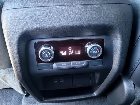 Used 2025 Buick Enclave Preferred FWD image 13