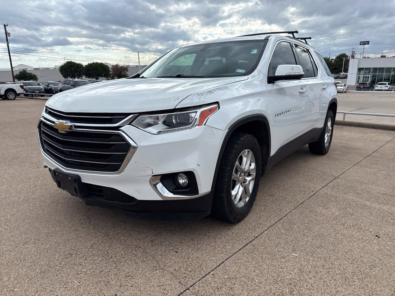 Used 2020 Chevrolet Traverse LT FWD image 2