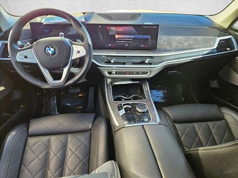 Used 2023 BMW X7 xDrive40i w/ Premium Package image 17