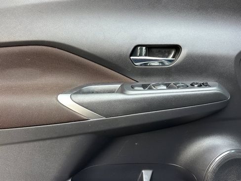 Used 2021 Nissan Kicks SR FWD image 11