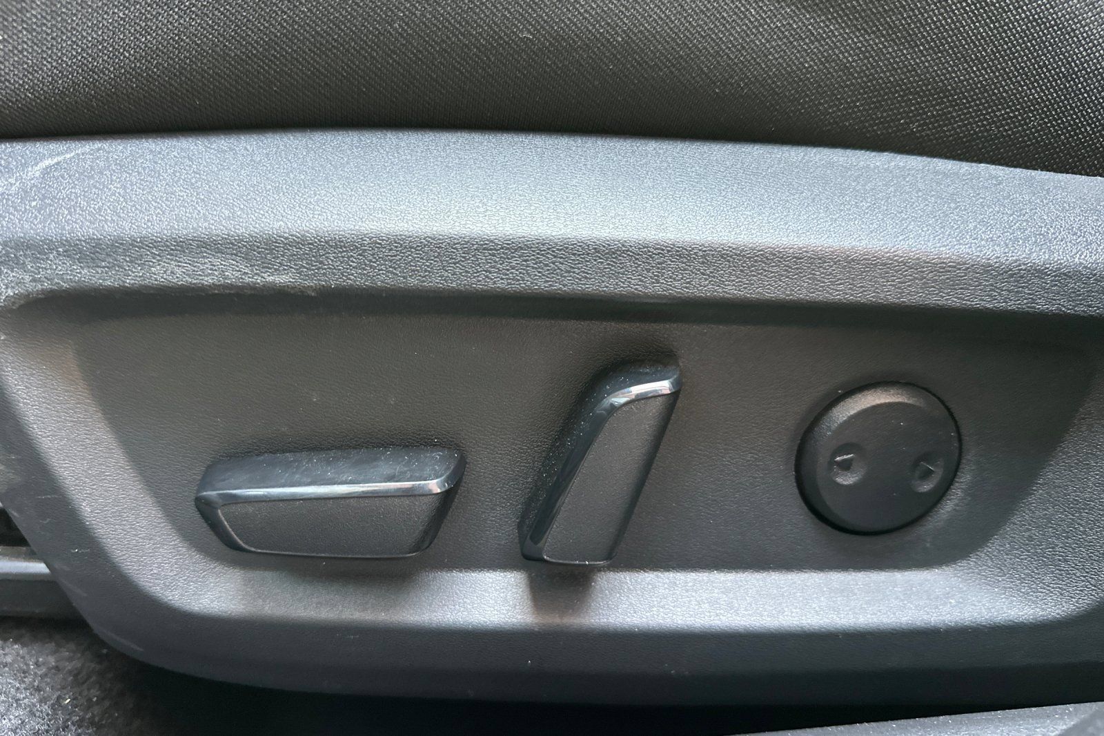 Used 2025 Nissan Rogue SV FWD image 15