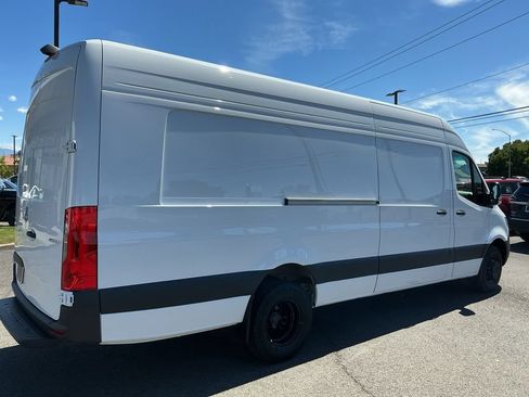 Used 2025 Mercedes-Benz Sprinter 4500 image 6
