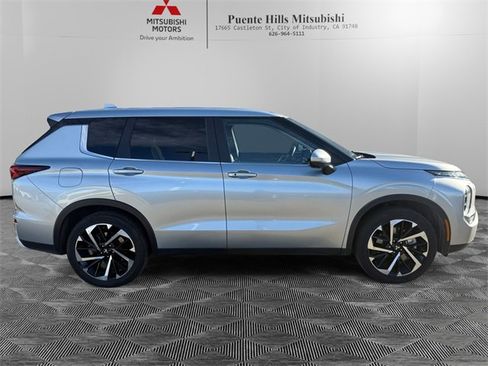 Used 2024 Mitsubishi Outlander SE image 4