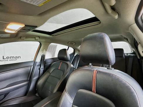 Used 2022 Nissan Sentra SR w/ SR Premium Package image 23