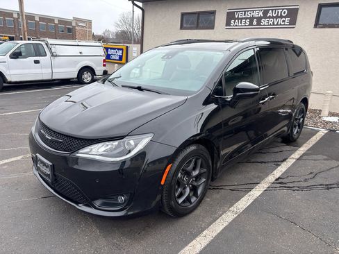 Used 2018 Chrysler Pacifica Limited w/ Advanced Safetytec Group image 7