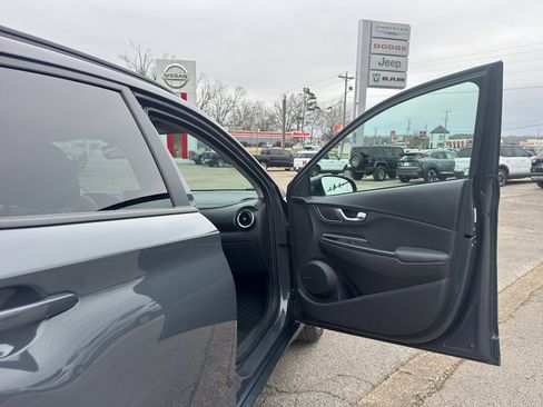 Used 2023 Hyundai Kona Limited image 20