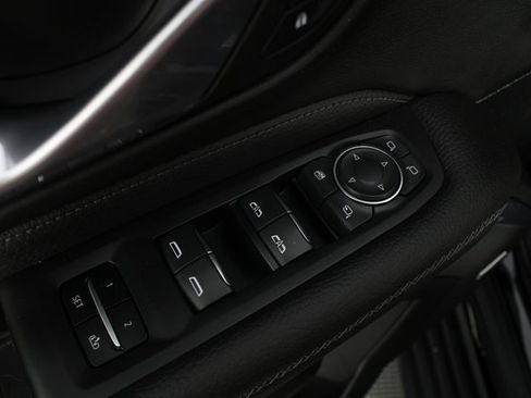 Used 2023 GMC Yukon Denali image 17