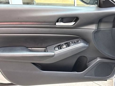 Used 2025 Nissan Altima 2.5 SV FWD image 16
