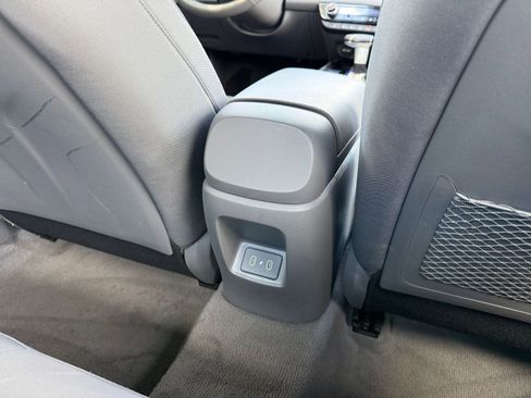 Used 2025 Hyundai Elantra SEL FWD image 24