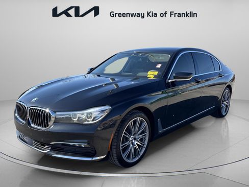 Used 2016 BMW 740i image 3