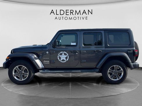 Used 2018 Jeep Wrangler Unlimited Sahara w/ Dual Top Group AWD/4WD image 2