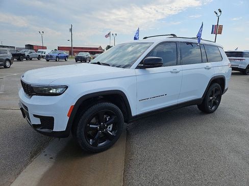 Used 2022 Jeep Grand Cherokee L Laredo AWD/4WD image 2
