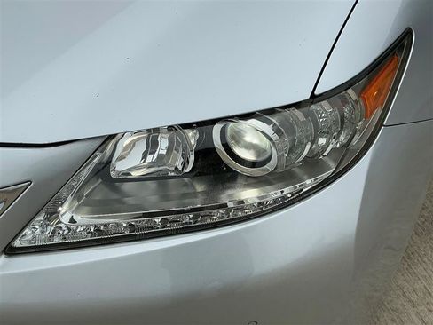 Used 2014 Lexus ES 300h w/ Luxury Package w/Bamboo Trim FWD image 17