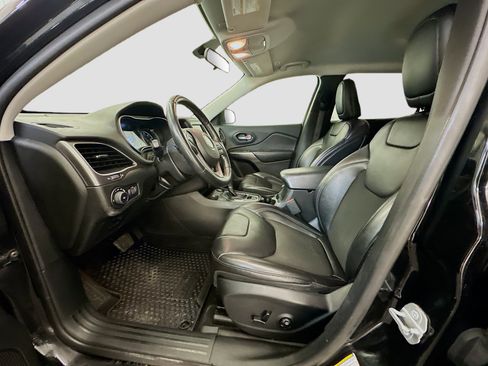 Used 2019 Jeep Cherokee Latitude Plus w/ Cold Weather Group image 13