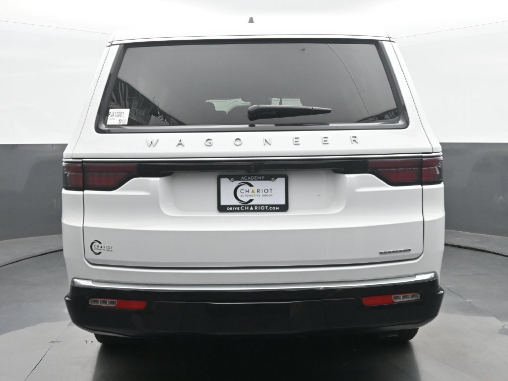 Used 2024 Jeep Wagoneer L Series II AWD/4WD image 5