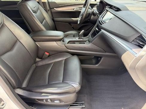 Used 2017 Cadillac XT5 Luxury w/ Driver Awareness Package FWD image 13