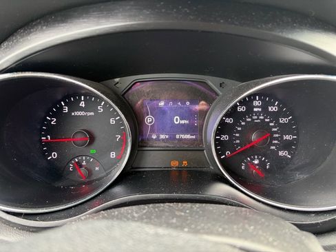 Used 2017 Kia Sedona LX w/ LX Essentials Premium Package image 5