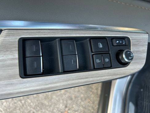 Certified 2024 Toyota Venza Limited image 14