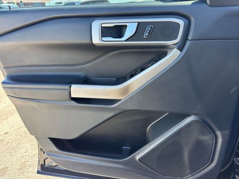 Used 2023 Ford Explorer XLT image 15