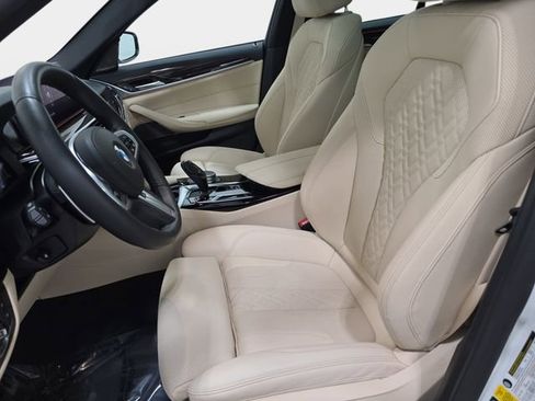 Certified 2022 BMW 540i xDrive w/ M Sport Package image 12