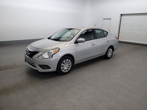 Used 2019 Nissan Versa SV FWD image 2