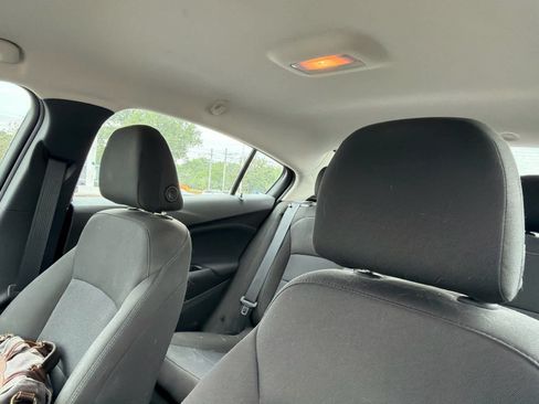 Used 2018 Chevrolet Cruze LT w/ Convenience Package FWD image 8