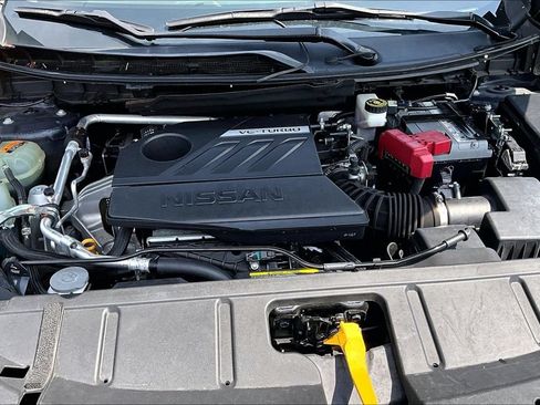 Used 2023 Nissan Rogue S AWD/4WD image 9