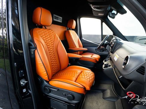 Used 2025 Mercedes-Benz Sprinter 2500 image 32