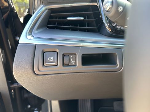 New 2025 Cadillac XT5 Luxury image 26