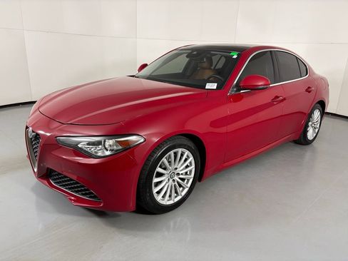 Used 2021 Alfa Romeo Giulia Sprint w/ Sun & Sound Package image 5