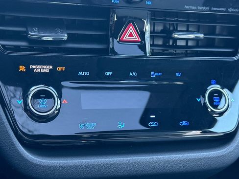 Used 2020 Hyundai Ioniq Limited image 27